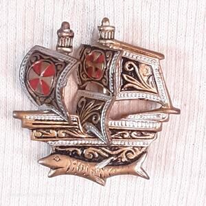 Spain 3D Medieval Ship Brooch Painted Brass Tone Metal